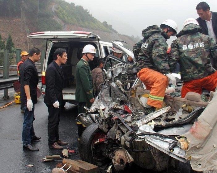 湛江發(fā)生車禍致五人身亡，最新報道曝光