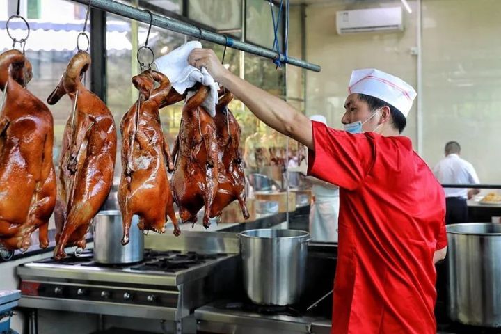 深圳燒臘廚師招聘，美食背后的專業(yè)魅力與職業(yè)前景揭秘