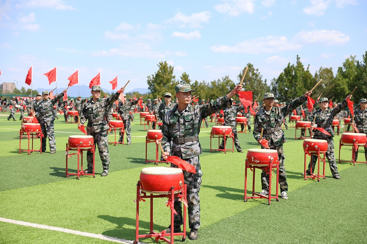 震撼人心！最新軍鼓變隊形表演視覺盛宴！