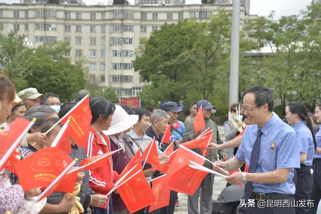 最新紅歌廣場(chǎng)舞變隊(duì)形，舞動(dòng)時(shí)代的文化魅力